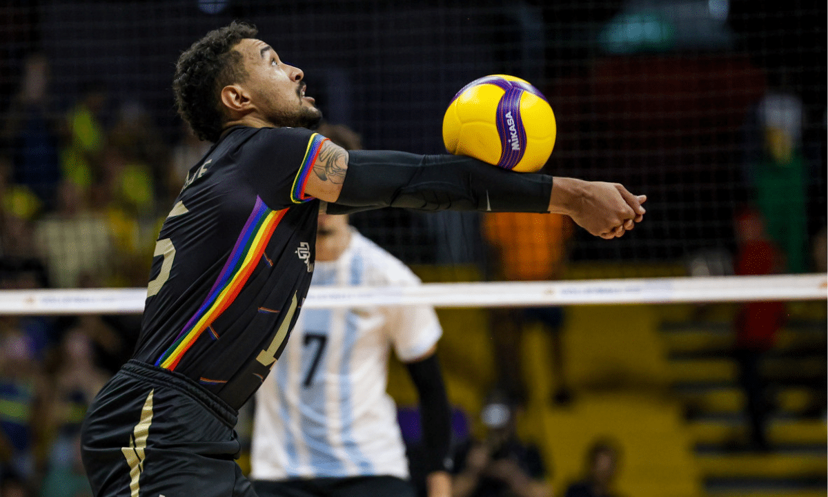 Maique no jogo entre Brasil e Argentina na VNL Masculina