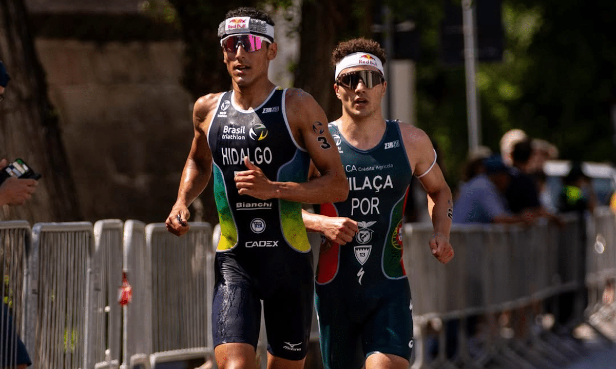 Miguel Hidalgo e Vasco Vilaça na etapa de Alghero do Circuito Mundial de Triatlo (Foto: World Triathlon)