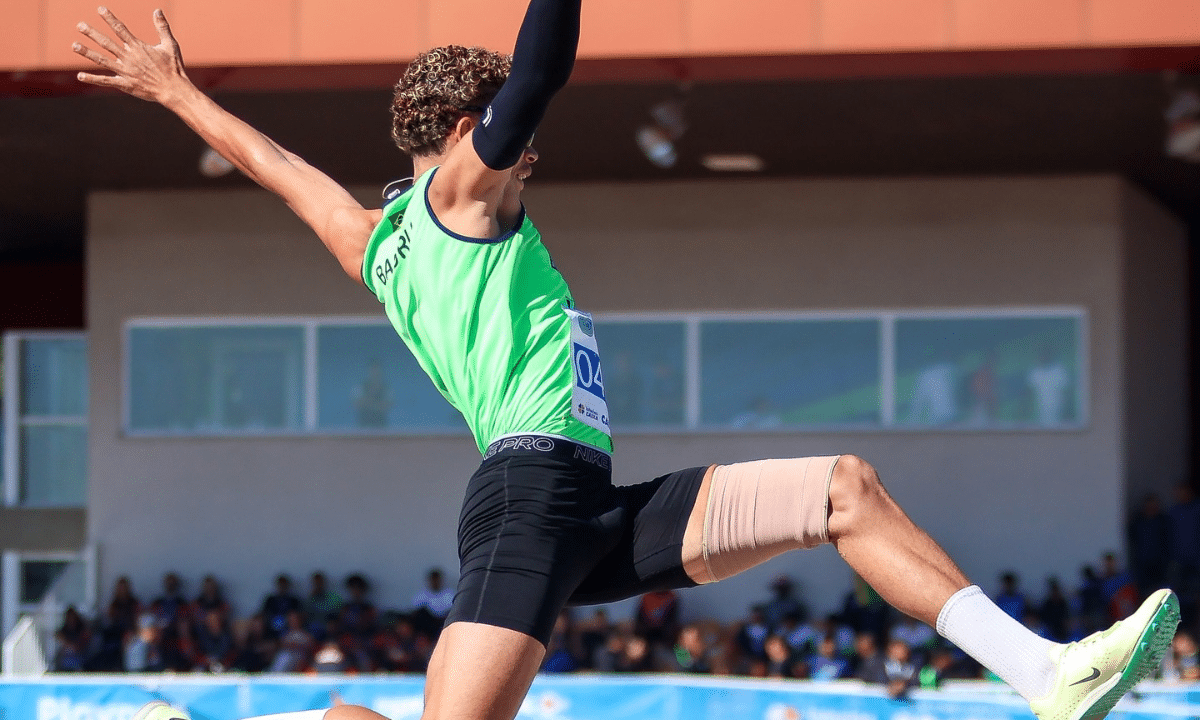 Victor saltando no Campeonato Brasileiro