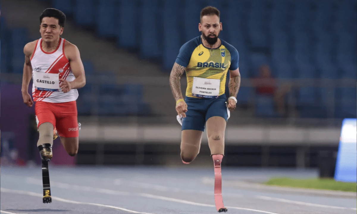 Atleta paralímpico brasileiro em disputa de para atletismo