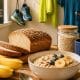 Alimentos simples como banana, pão e aveia ao lado de itens de corrida e ciclismo. imagem horizontal