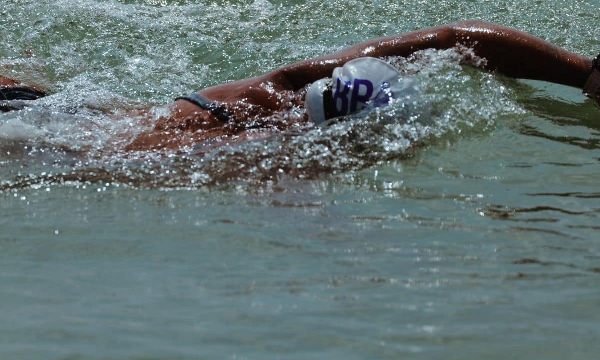 Ana Marcela Cunha inicia o sonho de atravessar o Canal da Marcha nesta quarta-feira (22), que liga Inglaterra à França