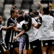 Jogadoras do atlético-mg comemorando o avanço para as quartas de final