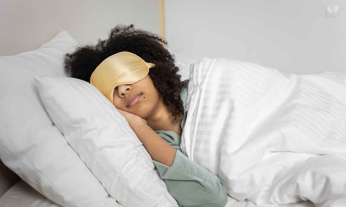 Máscara de dormir ajuda? Quando bloquear a luz faz sentido