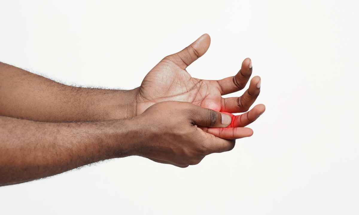 Mãos inchadas na caminhada: por que isso pode acontecer