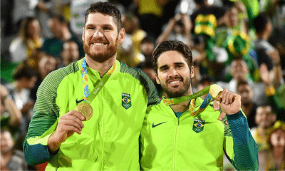 Alison e Bruno com a medalha nos jogos olímpicos do Rio 2016