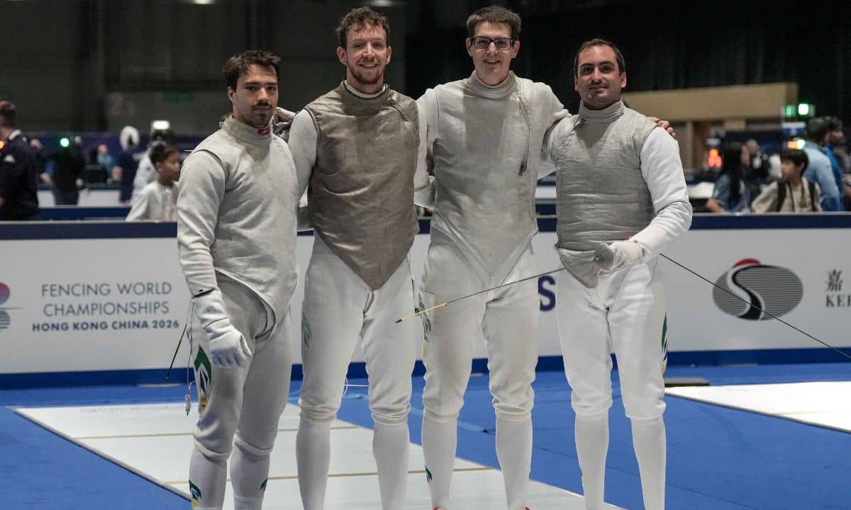 Brasil vai às oitavas e cai para campeões no florete por equipes no Mundial