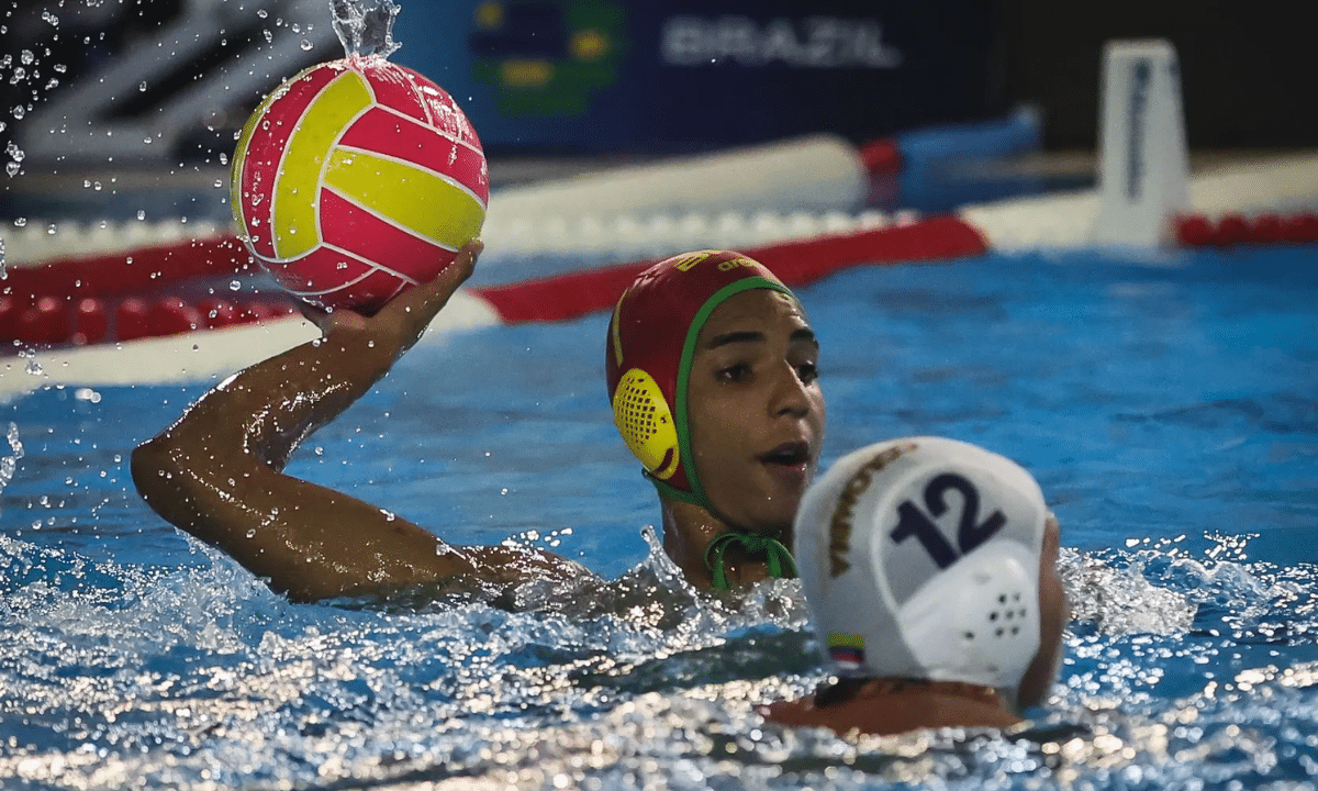 Goleiro Victor de Souza no Mundial Sub-18 de polo aquático (Foto: World Aquatics)