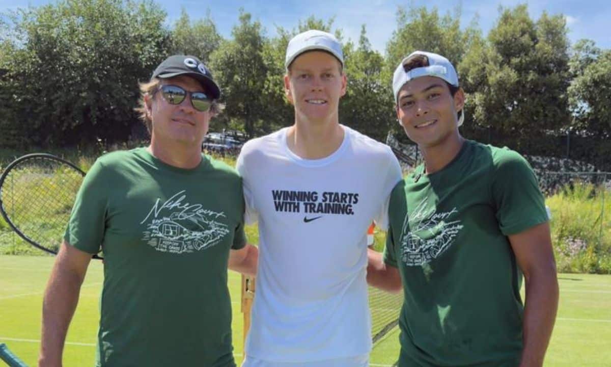 Jannik Sinner e Guto Miguel em Wimbledon