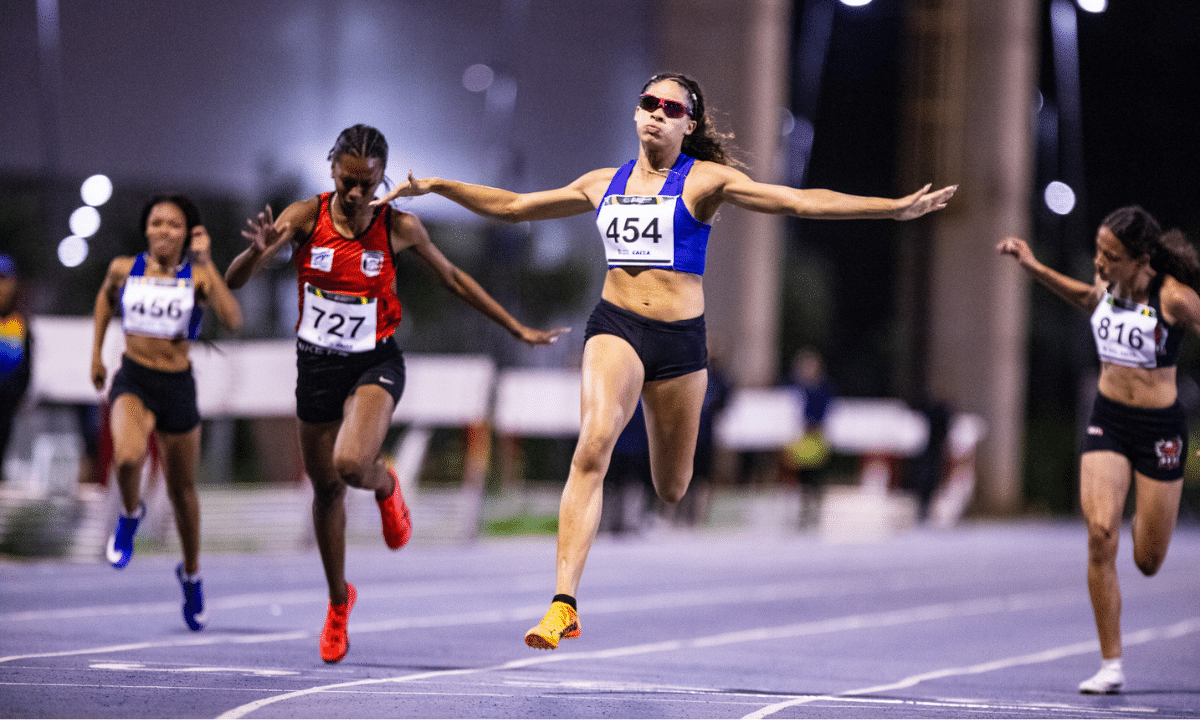 Hakelly Maximiano - tricampeã brasileira sub-20 dos 100m