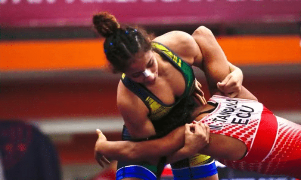 Mayara Neper Santos em ação no Wrestling