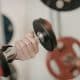 Punho neutro na musculação- como segurar barras e halteres