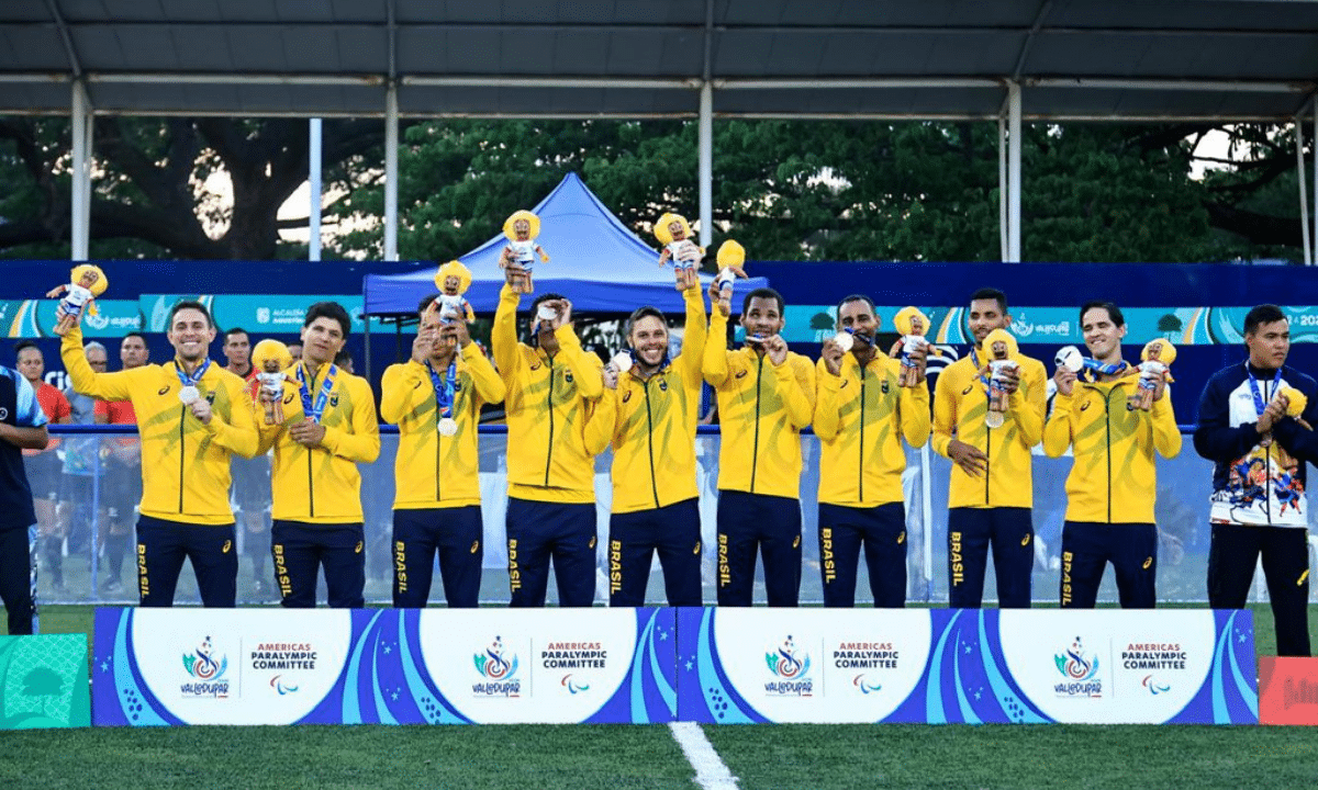 Seleção brasileira de futebol para cegos no pódio de Valledupar