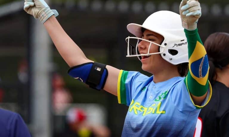 Seleção brasileira feminina de softbol disputa Canada Cup (Foto: Lathanuel Filliol)