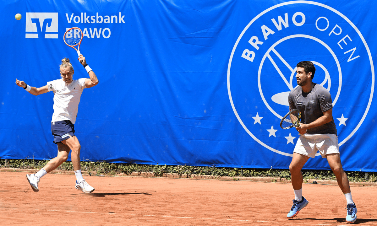 Rafael Matos (esquerda) e Orlando Luz (direita) conquistam o título do ATP Challenger de Braunschweig 2026. (Foto: Divulgação/Brawo Open)