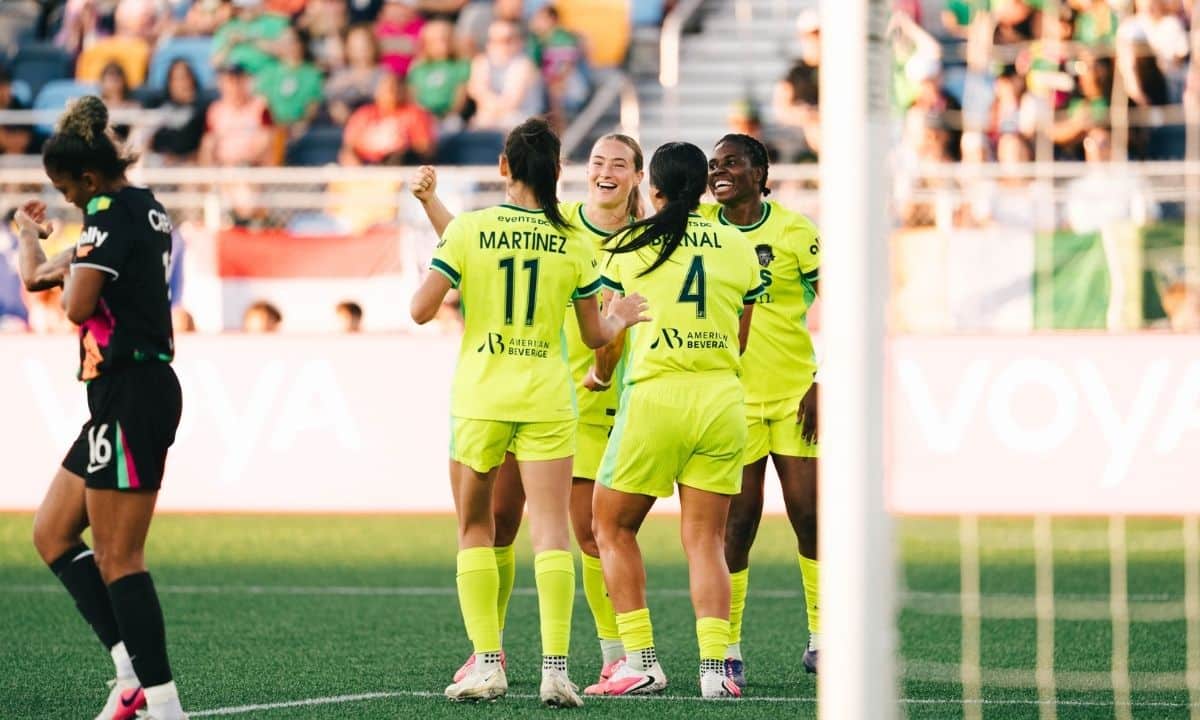 Washington Spirit, da brasileira Tamara Bolt, venceu o Boston Legacy por 2 a 1 na NWSL Feminina. Com o resultado, a equipe assume a liderança da competição