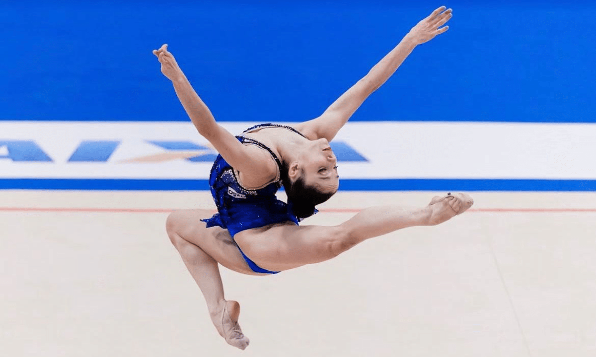 Samara Sibin durante o Brasileiro de GR