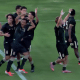 Na imagem, jogadores do América-MG comemorando o gol fora de casa.