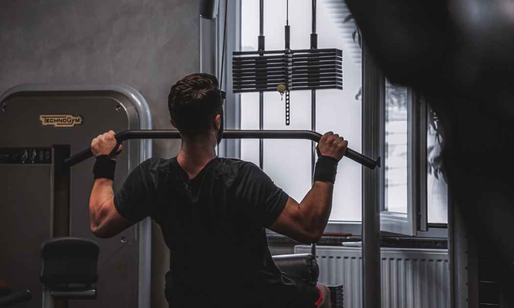 Treino excêntrico: por que a descida do exercício importa