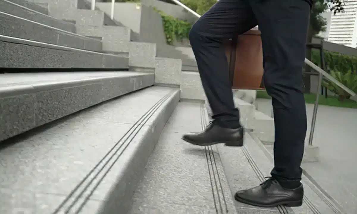 subir escadas, atividade física, exercício físico, sedentarismo, movimento, hábitos saudáveis, condicionamento, saúde, bem-estar, rotina