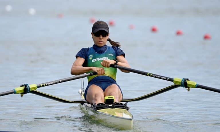 Beatriz Tavares competindo no Single Skiff no Mundial de Remo