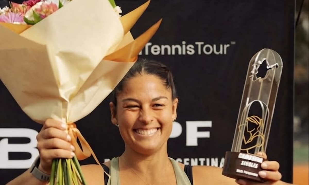 Carolina Meligeni Alves comemora título do ITF W35 de Pergamino (Foto: Perga Open)