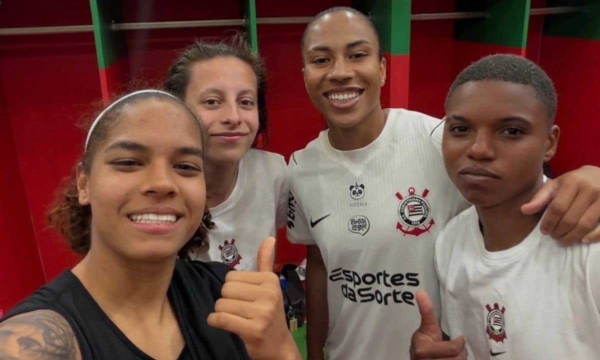 Corinthians goleia o Santos por 4 a 1, e garante a liderança isolada do Brasileirão Feminino