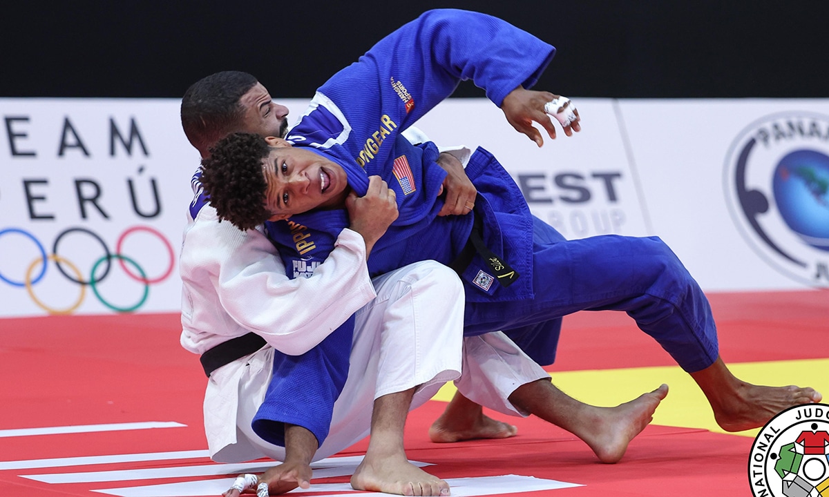 Na imagem, David Lima aplicando um golpe na semifinal do Grand Prix.
