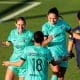 Na imagem, Debinha comemorando o gol de pênalti, o 84º na NWSL.