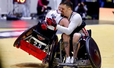 Na imagem, jogadores dos Estados Unidos de rúgbi em cadeira de rodas comemorando a conquista no CT Paralímpico.