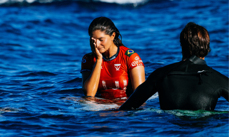 Luana Silva teve dia difícil em Fiji e acabou eliminada (Foto: Cait Miers/WSL)