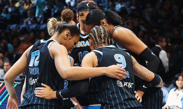 Kamilla Cardoso teve atuação apagada na terceira derrota seguida do Chicago Sky na WNBA (Foto: Instagram @chicagosky)