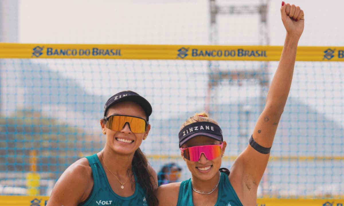 Na imagem, Hegê e Vitória comemorando mais um triunfo.