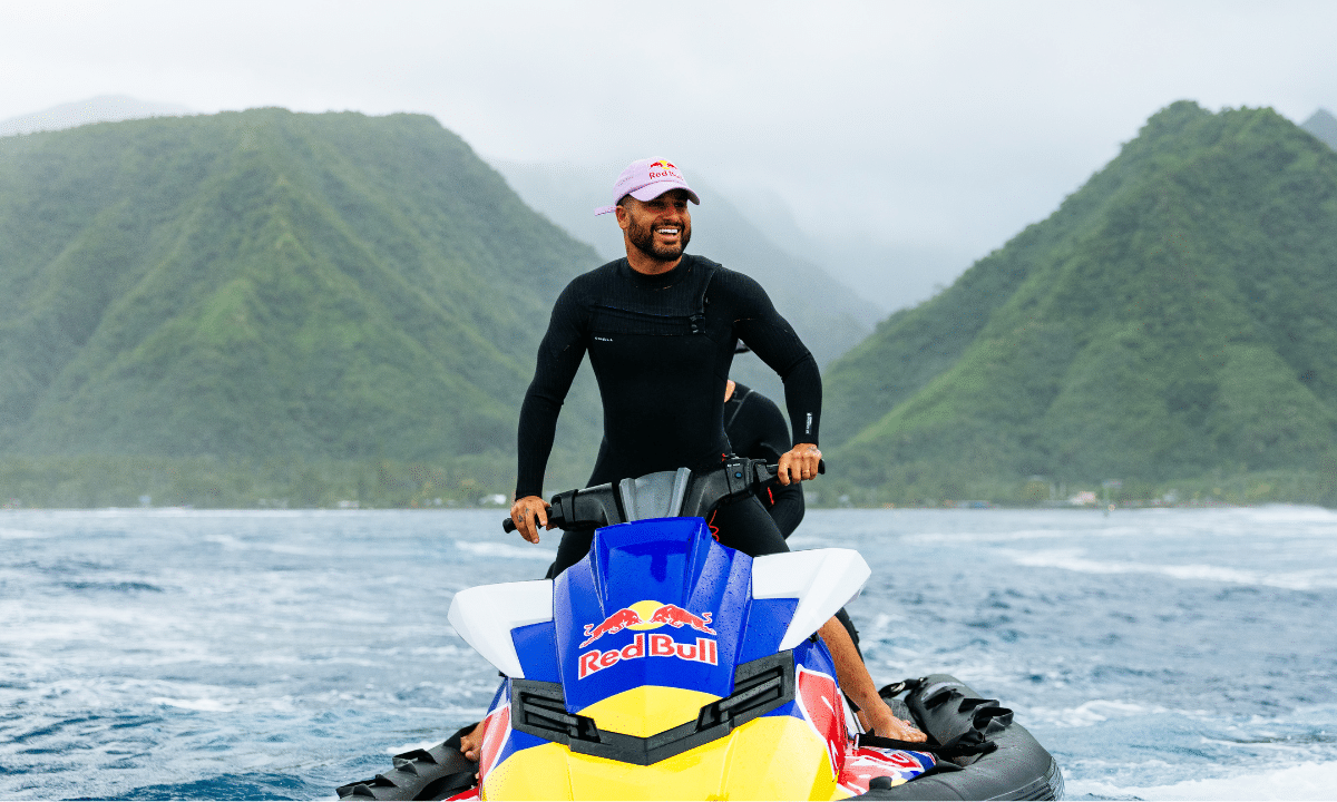Italo Ferreira vence Connor O'Leary e avança na etapa da WSL no Taiti