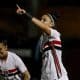 Na imagem, Bruna Calderan comemorando o primeiro gol do São Paulo no jogo.