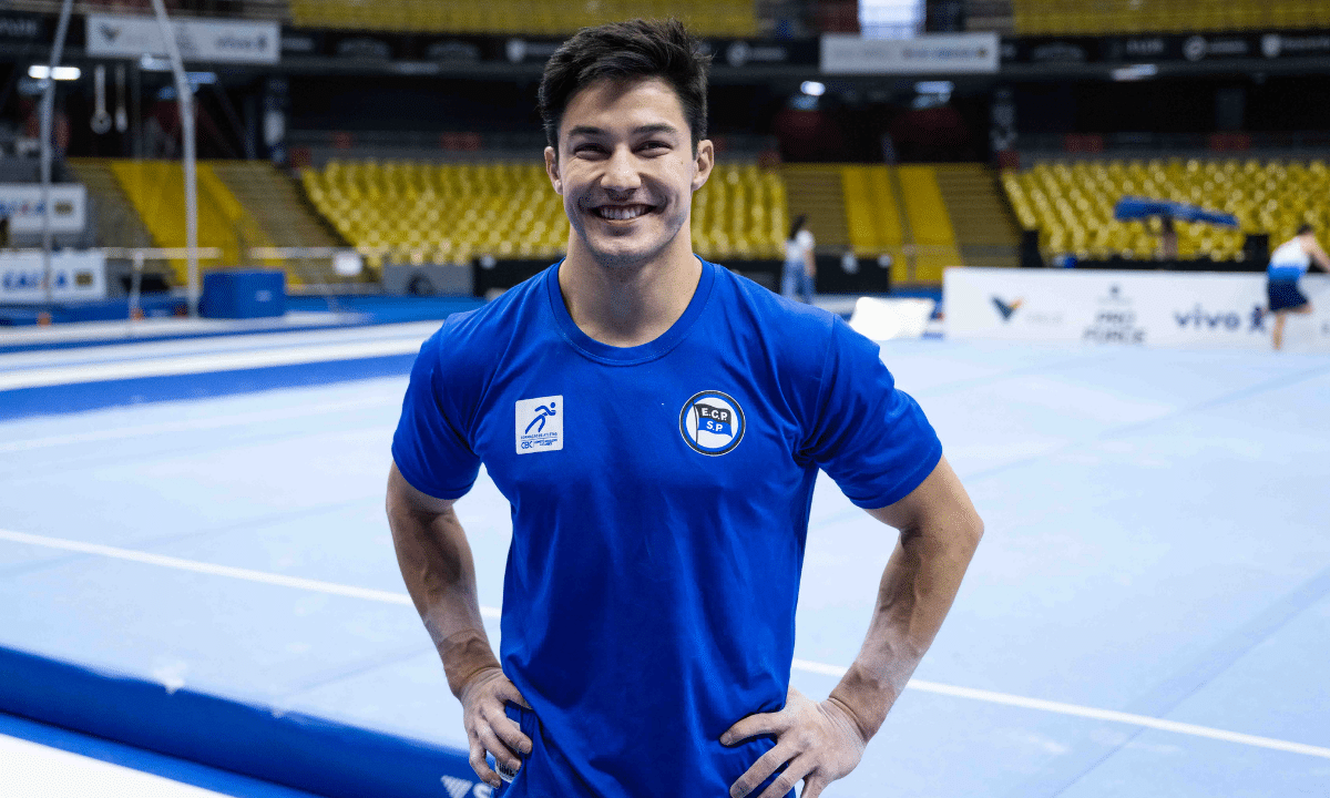 Arthur Nory compete na barra fixa no Campeonato Brasileiro de ginástica artística