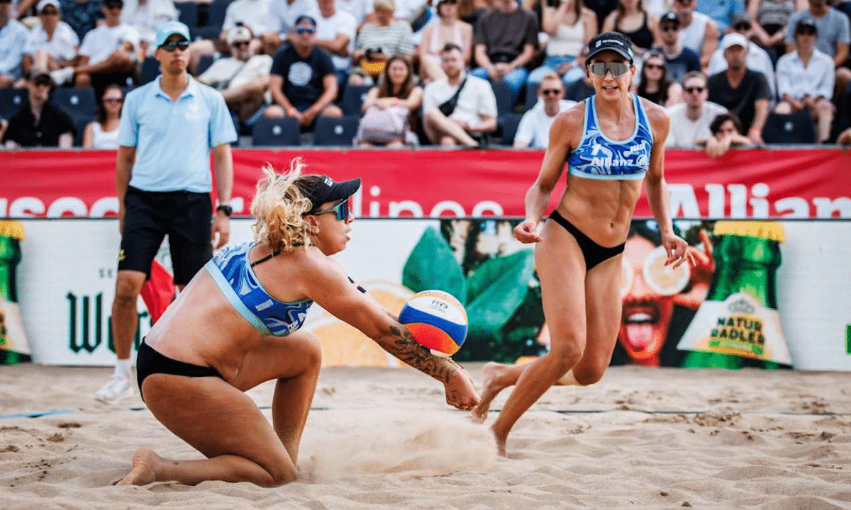 Vindo de um vice-campeonato na etapa do Rio de Janeiro do Elite 16, Carol Solberg e Rebecca Silva são líderes do ranking mundial de vôlei de praia. (Foto: Divulgação/World Volleyball)