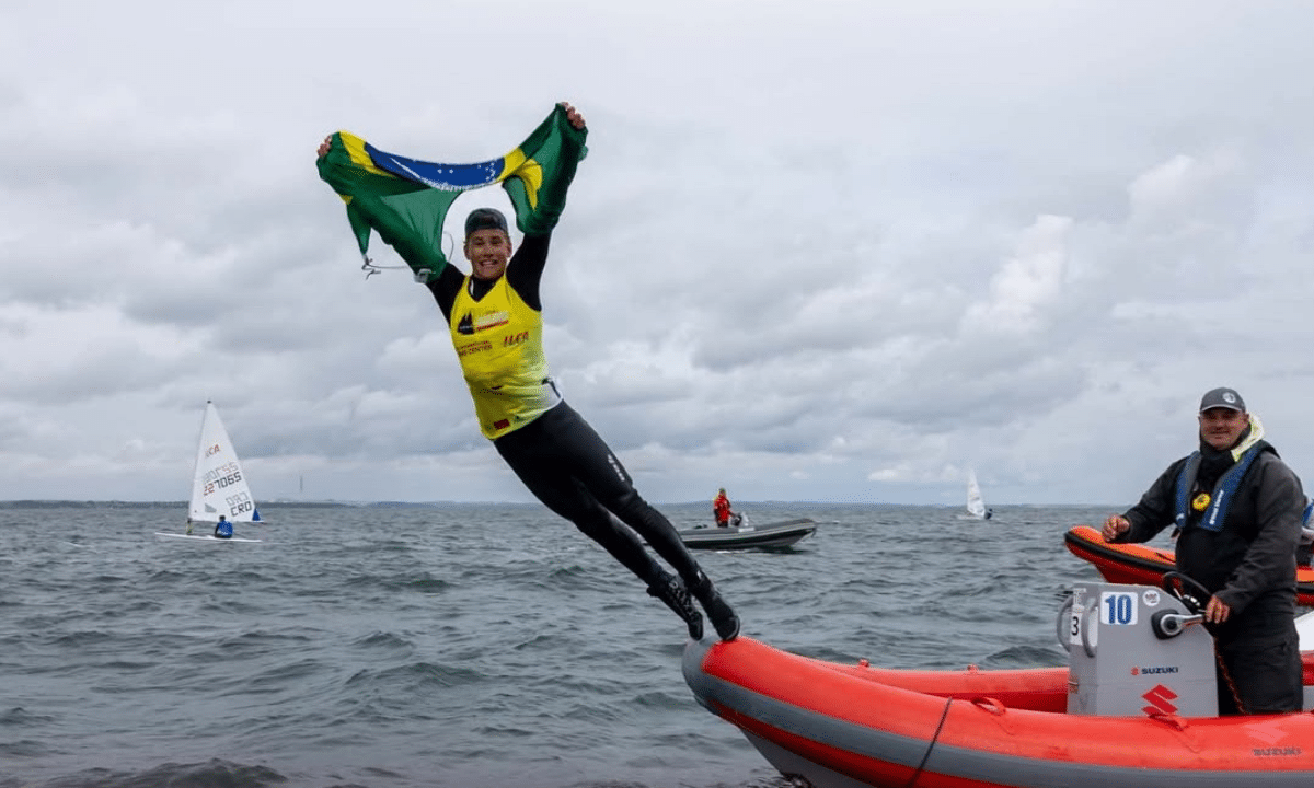 “Um sonho desde criança”: Erik Scheidt celebra título mundial juvenil - QTU Questões do Universo