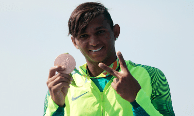 Isaquias Queiroz canoagem velocidade medalha de prata rio 2016 dez anos c1 200