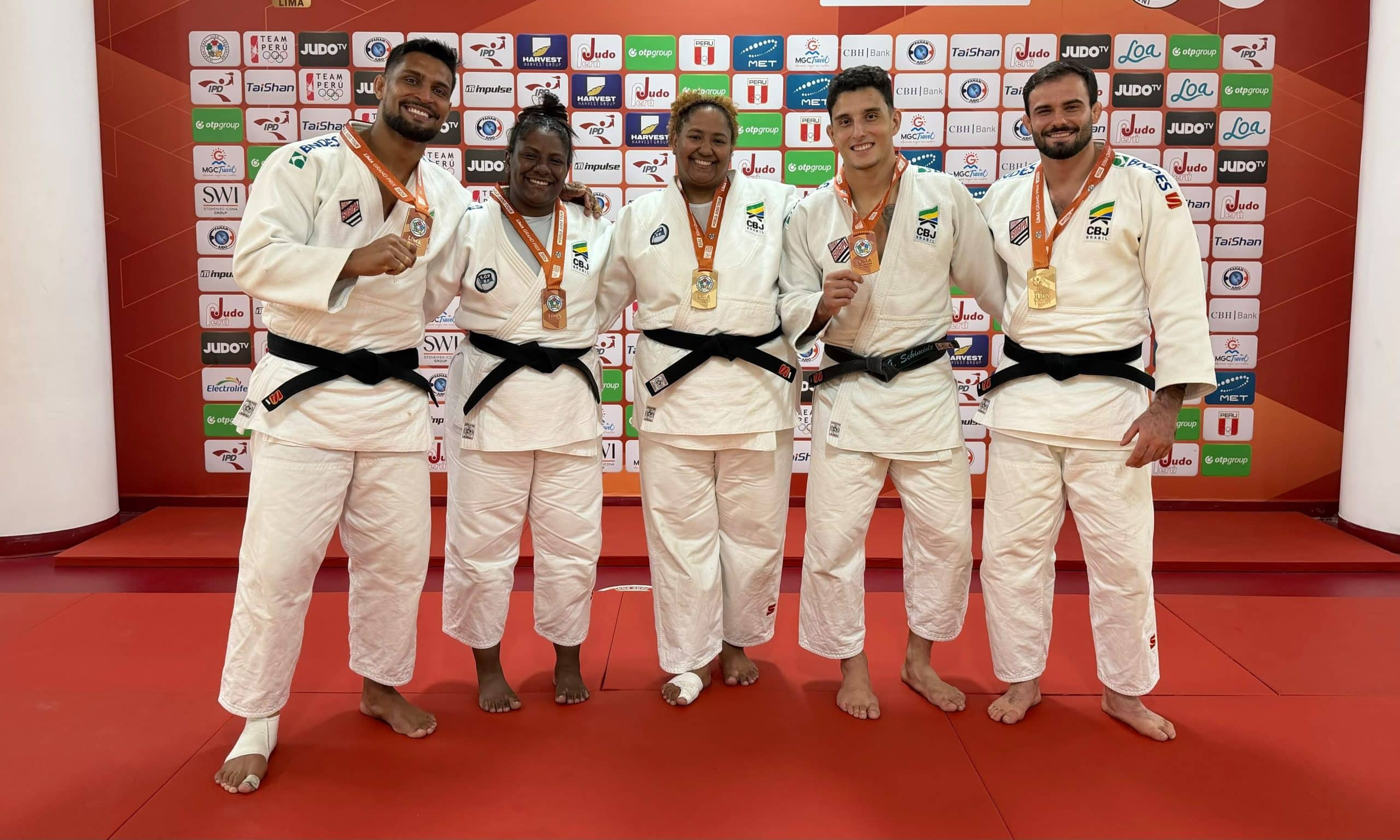 Rafael Macedo (ouro, 90kg), Thauana Silva (bronze, +78kg), Beatriz Souza (ouro, +78kg), Guilherme Schimidt (bronze, 90kg), Leonardo Gonçalves (bronze, 100kg) (Fotos: Camila Dantas / CBJ)