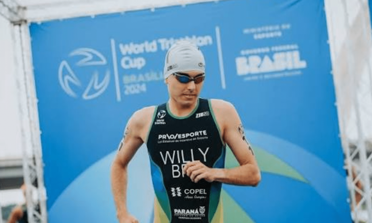Kauê Willy em ação durante etapa brasileira da Copa do Mundo de triatlo (Foto: Wagner Araújo/World Triathlon)