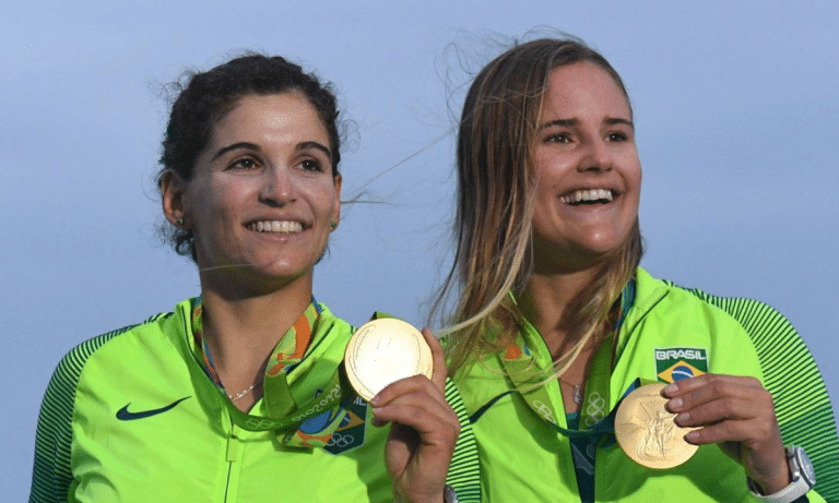 Martine e Kahena conquistaram ouro olímpico na Vela no quintal de Casa na Rio 2016