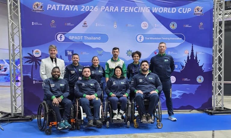 Fabiana Soares, Jovane Guissone, Kevin Damasceno, Mônica Santos, Rayssa Veras e Vanderson Luis Chaves na Copa do Mundo de Paraesgrima em Chon Buri (Foto: CBEsgrima)