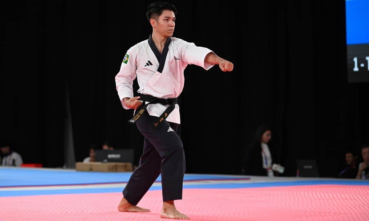 Alex Arruda conquista a prata e Nicole Marcos é bronze na disputa do Poomsae
