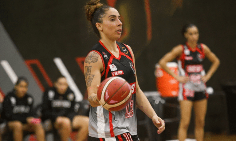 Aline Moura foi a principal jogadora do Sesi Araraquara na derrota pela Liga das Américas (Foto: Instagram @sesisp.araraquarabasquete)