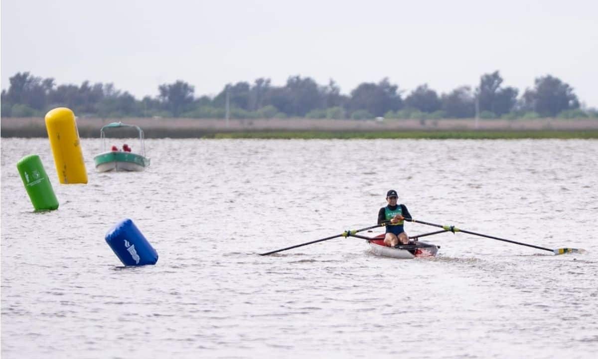Ana Caroline Freire no remo costal nos Jogos Sul-Americanos de Santa Fé-2026
