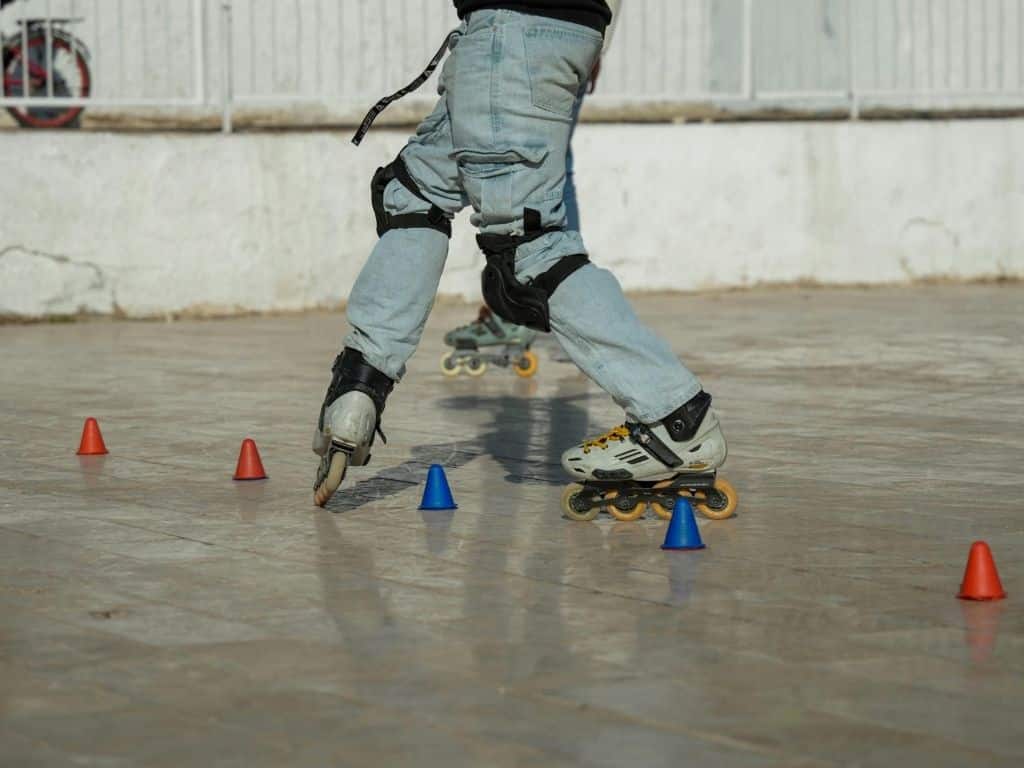 patinação, patins, esporte recreativo, atividade física, equilíbrio, coordenação motora, exercício aeróbico, bem-estar, modalidades esportivas