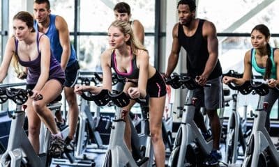 ciclismo indoor, spinning, bicicleta, atividade física, cardio, academia, saúde, bem-estar