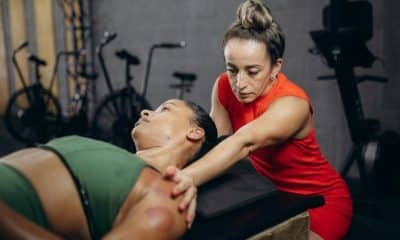 massagem esportiva, recuperação muscular, treino, musculação, corrida, atletas, fisioterapia esportiva, bem-estar