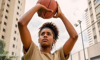Por que adultos travam quando voltam a praticar esportes?